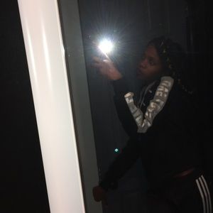 Meet your Posher, Jeniya